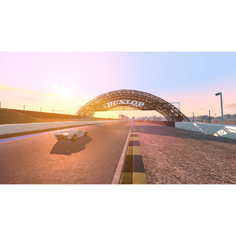 Captura de pantalla del gameplay de Hot Lap Racing para Nintendo Switch mostrando una emocionante carrera en pista.