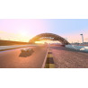 Captura de pantalla del gameplay de Hot Lap Racing para Nintendo Switch mostrando una emocionante carrera en pista.