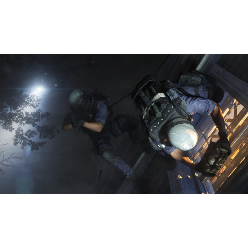 Captura de pantalla del gameplay de Tom Clancys Rainbow 6 Siege X para PlayStation 5 mostrando acción intensa en el juego.