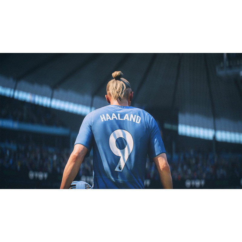 Captura de pantalla del gameplay de EA Sports FC 24 para Xbox mostrando acción en el campo de fútbol.