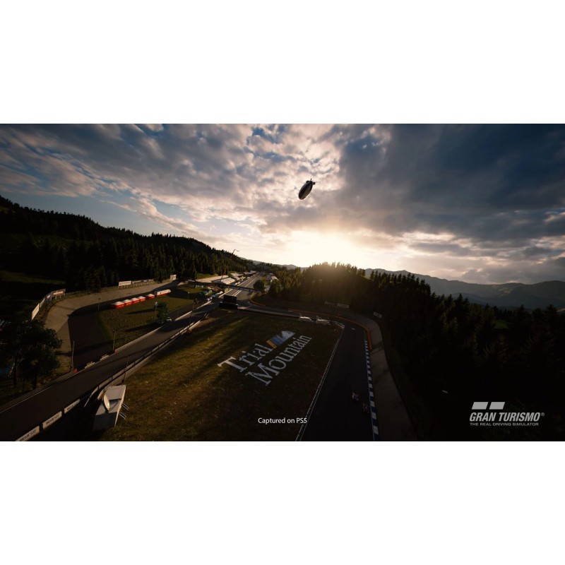 Captura de pantalla del gameplay de Gran Turismo 7 para PlayStation 4 mostrando una carrera emocionante
