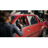 Captura de pantalla del gameplay de Police Simulator Patrol Officers para PlayStation 5 mostrando acción en la ciudad.