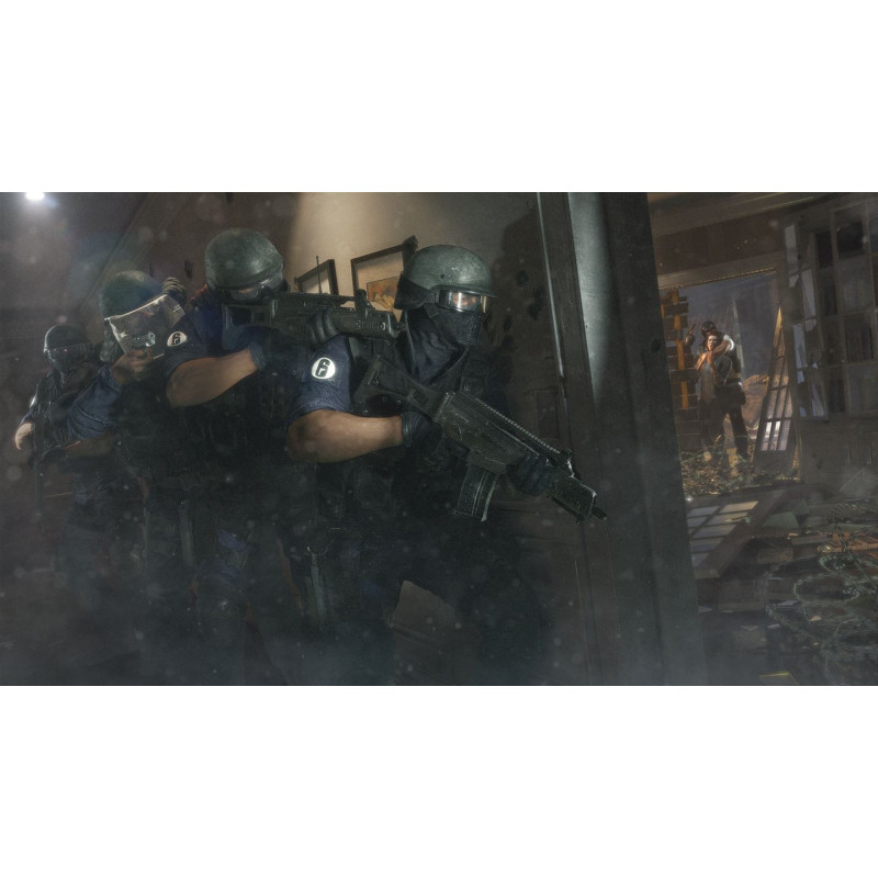 Captura de pantalla del gameplay de Tom Clancys Rainbow 6 Siege X para PlayStation 5 mostrando acción intensa en el juego.
