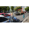 Captura de pantalla del gameplay de Police Simulator: Patrol Officers para PlayStation 5 mostrando acción en la ciudad.